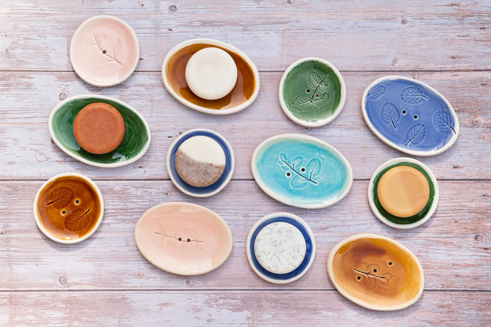 Piperita szappantartók és szappanok vegyesen